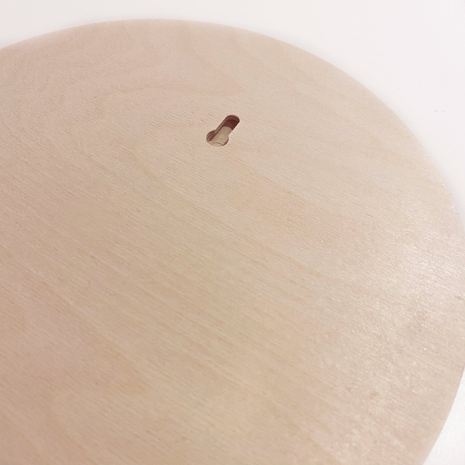 Ballon en bois avec petites imperfections