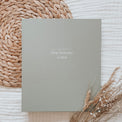 Livre bébé, Journal bébé, Planificateur de grossesse, Journal de grossesse, Cadeau de nouvelle maman, Baby Shower, Cadeau de shower, Cadeau de grossesse, Future maman, Souvenirs, mon histoire à moi, Album de bébé, Livre souvenirs, Livre cartable de bébé, Designer au Québec, Sauge