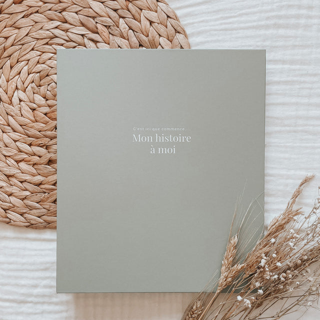 Livre bébé, Journal bébé, Planificateur de grossesse, Journal de grossesse, Cadeau de nouvelle maman, Baby Shower, Cadeau de shower, Cadeau de grossesse, Future maman, Souvenirs, mon histoire à moi, Album de bébé, Livre souvenirs, Livre cartable de bébé, Designer au Québec, Sauge